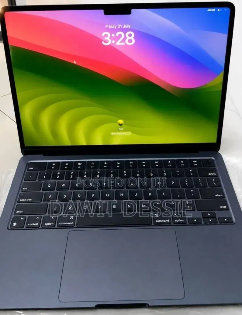 New Laptop Apple MacBook Air 2022 M2 8GB Apple M1 SSD 256GB