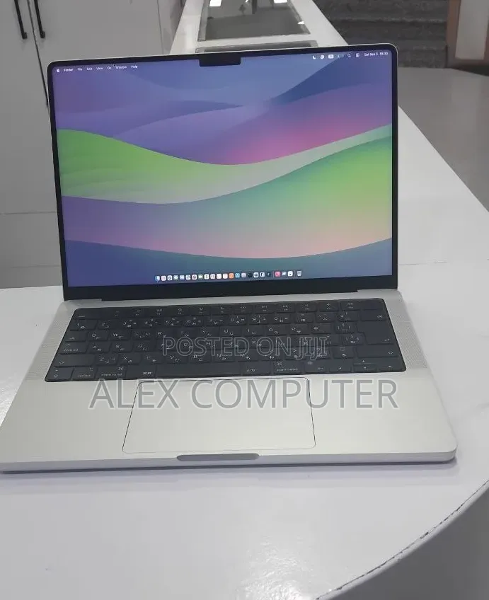 New Laptop Apple MacBook Pro 2024 M4 16GB Apple M4 Pro SSD 512GB