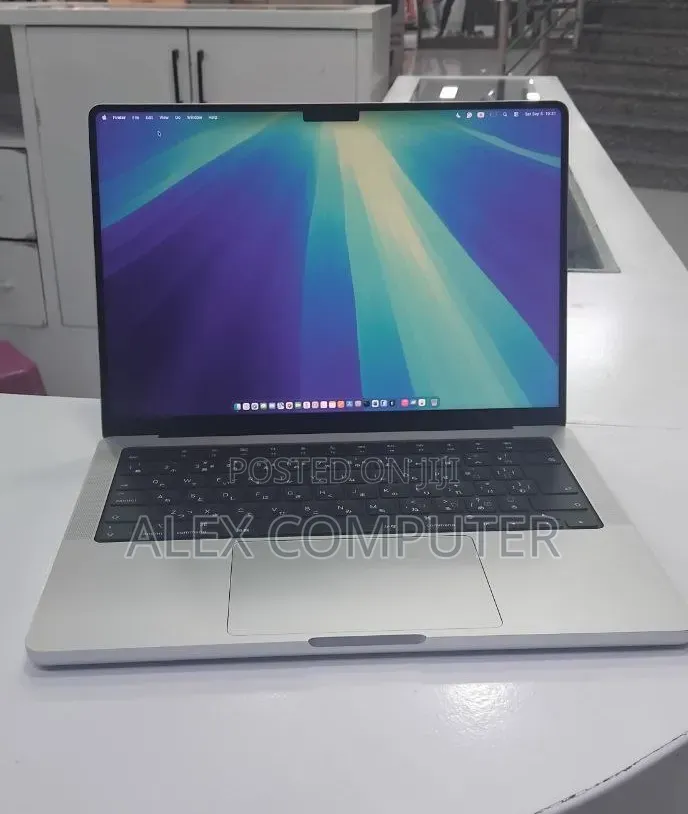 New Laptop Apple MacBook Pro 2024 M4 16GB Apple M4 Pro SSD 512GB