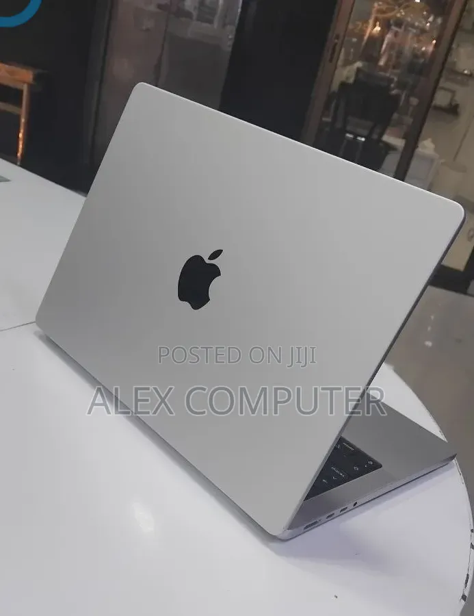 New Laptop Apple MacBook Pro 2024 M4 16GB Apple M4 Pro SSD 512GB