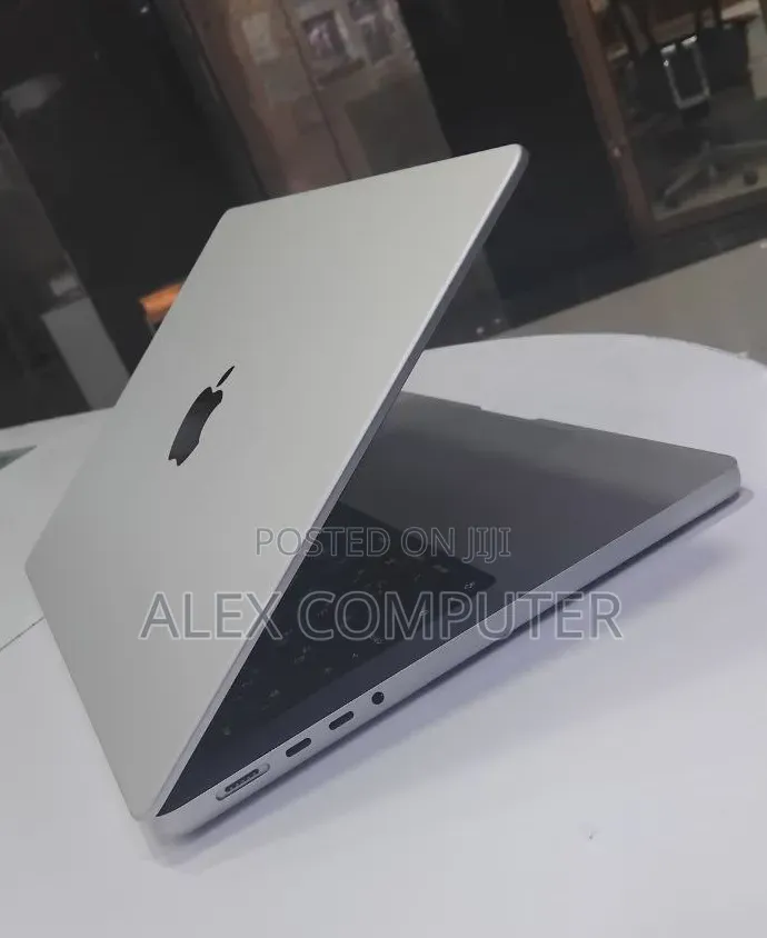 New Laptop Apple MacBook Pro 2024 M4 16GB Apple M4 Pro SSD 512GB
