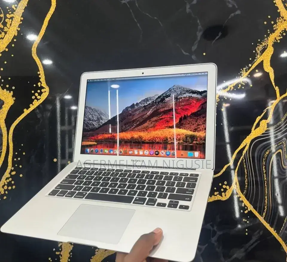 New Laptop Apple MacBook 16GB Intel Core i5 SSD 512GB