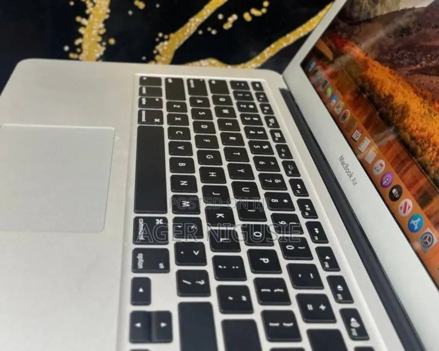 New Laptop Apple MacBook 16GB Intel Core i5 SSD 512GB