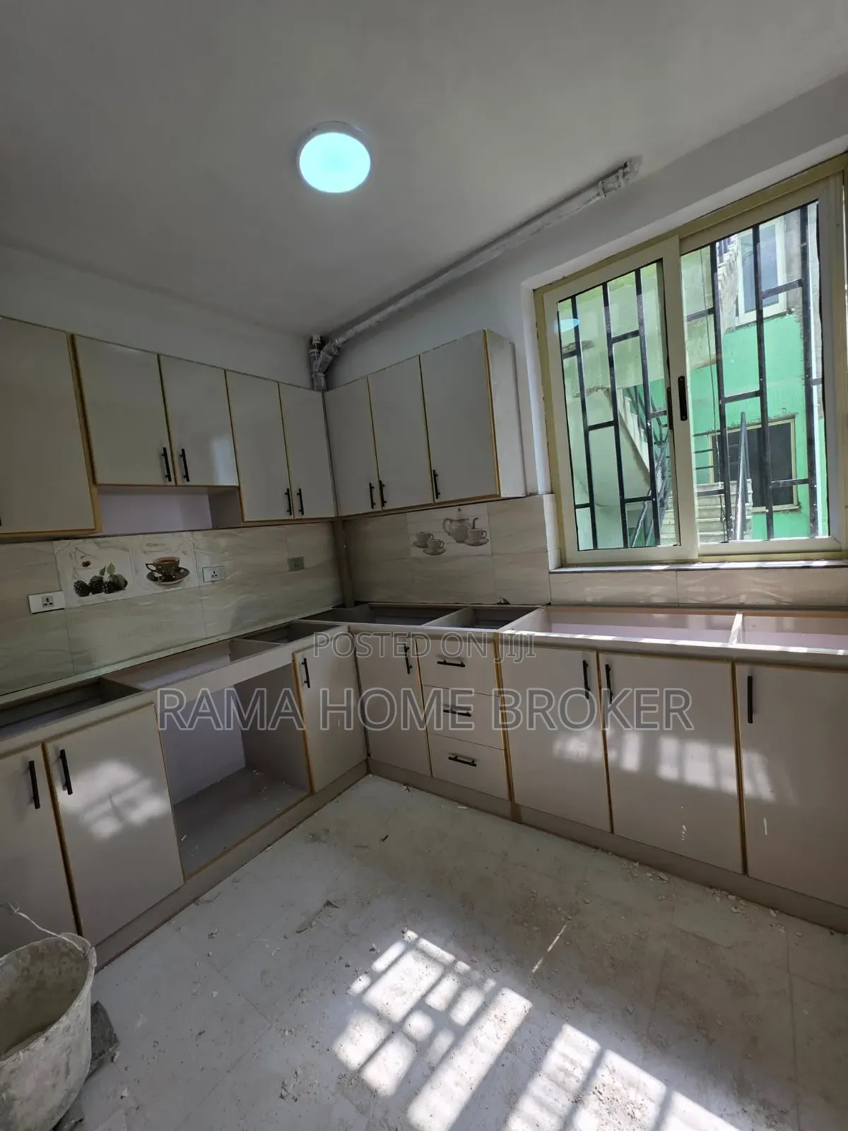 Furnished 7bdrm Villa in መሀል አያት ክብር ደመና አካባቢ, Yeka for sale