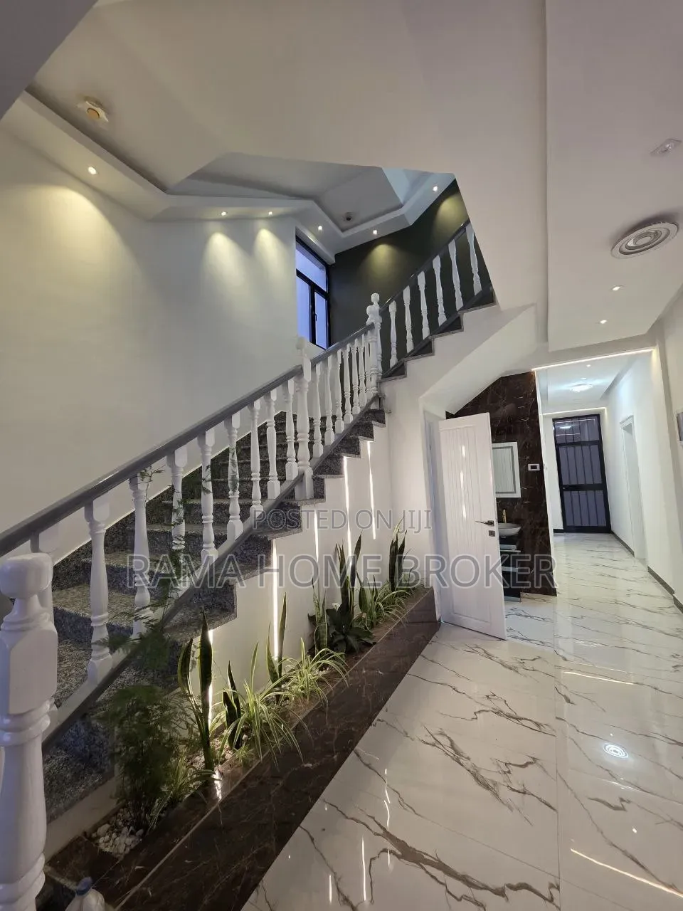 Furnished 7bdrm Villa in መሀል አያት ክብር ደመና አካባቢ, Yeka for sale