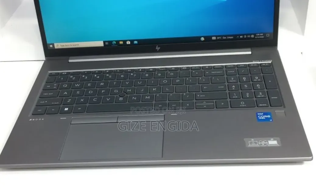 New Laptop HP ZBook Firefly G8 16GB Intel Core i7 SSD 512GB