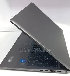 New Laptop HP ZBook Firefly G8 16GB Intel Core i7 SSD 512GB