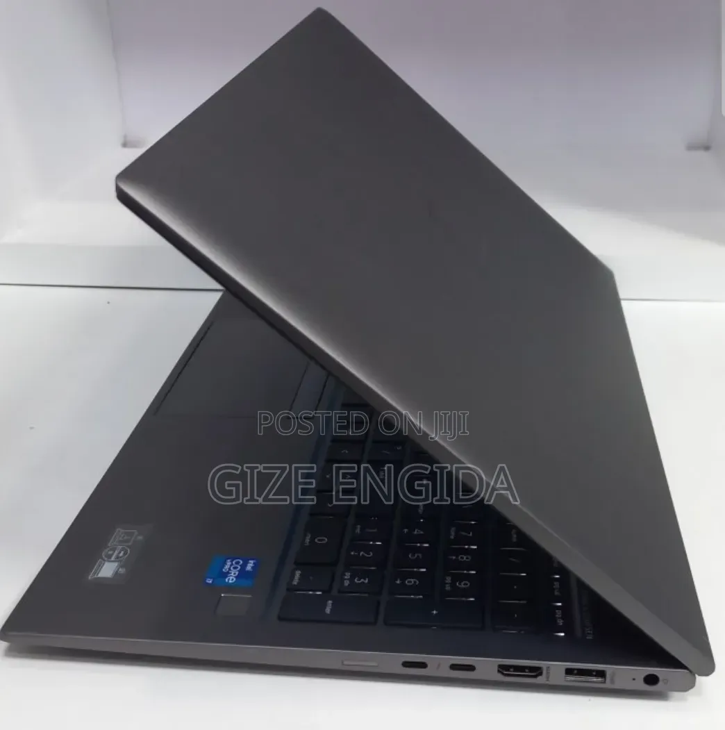 New Laptop HP ZBook Firefly G8 16GB Intel Core i7 SSD 512GB