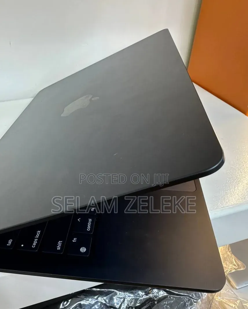 New Laptop Apple MacBook Pro 16GB Apple M5 Pro SSD 512GB