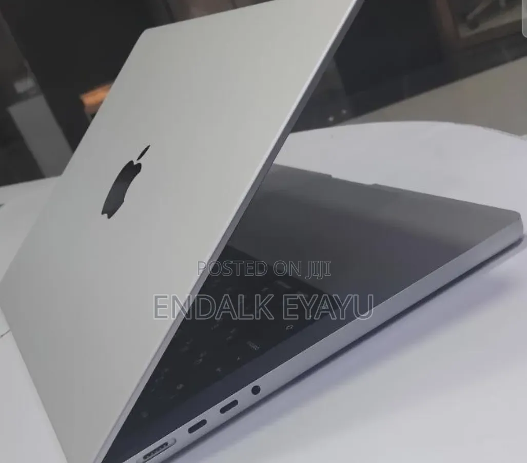 New Laptop Apple MacBook Pro 2024 M4 16GB Apple M4 Pro SSD 512GB
