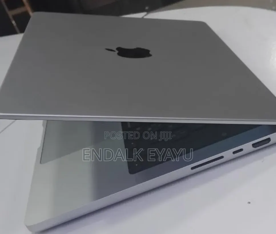 New Laptop Apple MacBook Pro 2024 M4 16GB Apple M4 Pro SSD 512GB