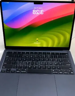 New Laptop Apple MacBook Air 2022 M2 8GB Apple M2 SSD 256GB