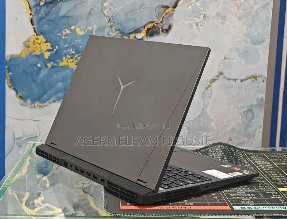 New Laptop HP Omen Max 16 8GB Intel Core i7 SSD 512GB