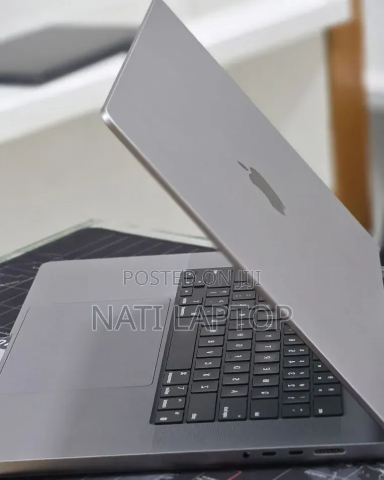 New Laptop Apple MacBook Pro 2023 M2 16GB Apple M2 SSD 512GB