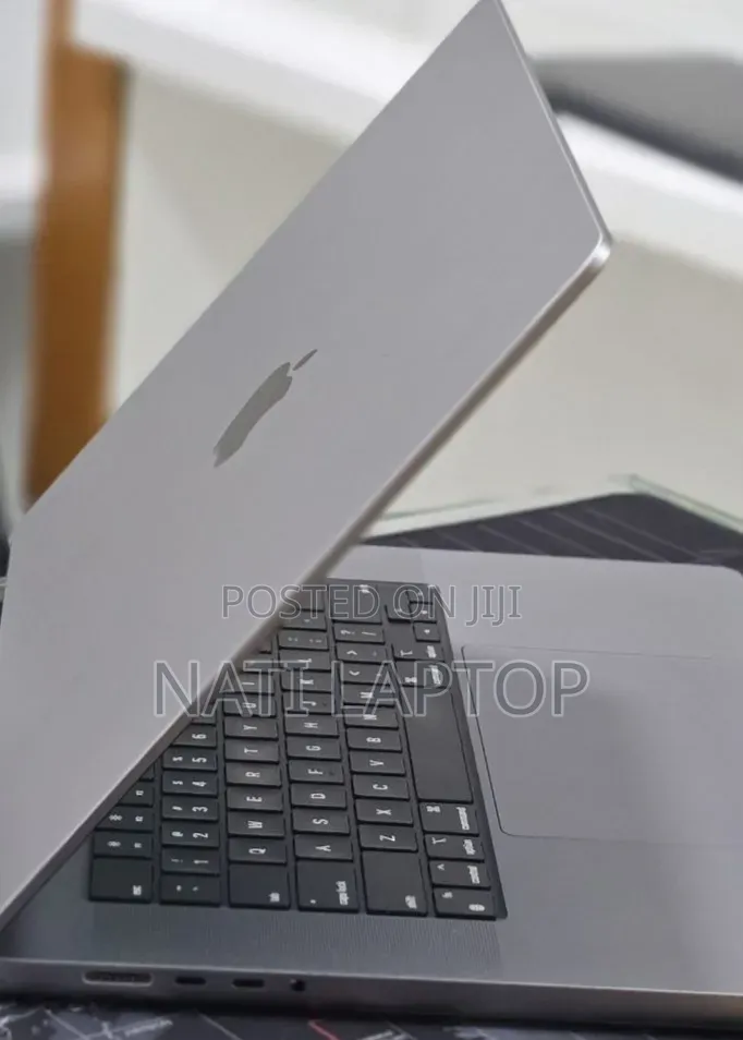 New Laptop Apple MacBook Pro 2023 M2 16GB Apple M2 SSD 512GB