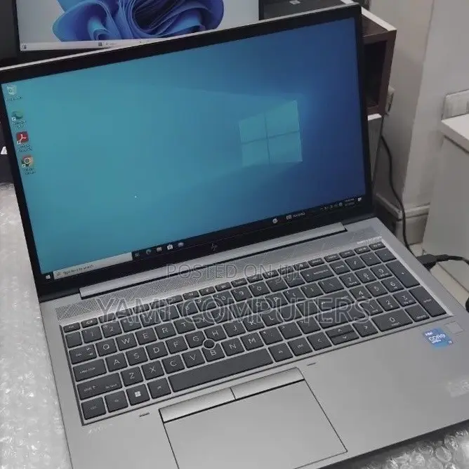 New Laptop HP ZBook Firefly G8 16GB Intel Core i7 SSD 512GB