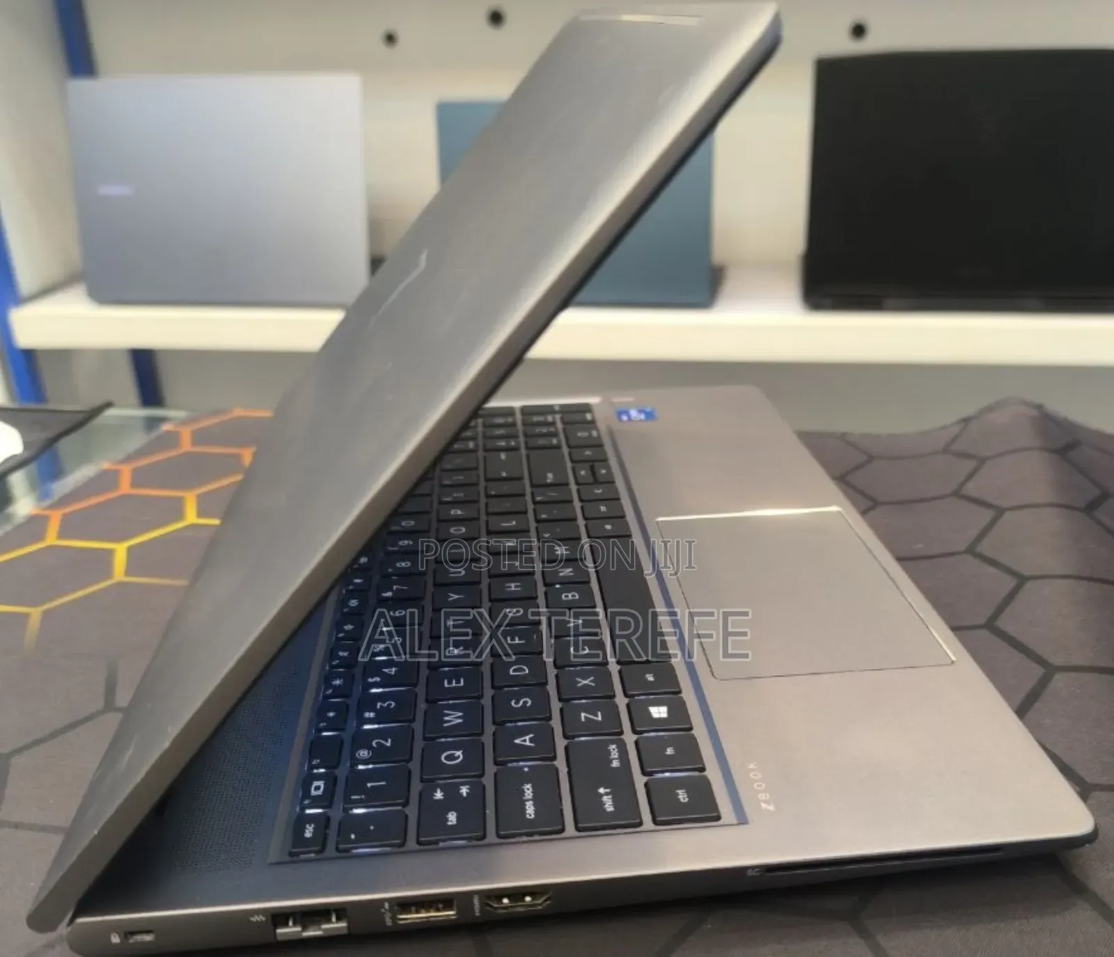 New Laptop HP ZBook Firefly G8 16GB Intel Core i7 SSD 512GB