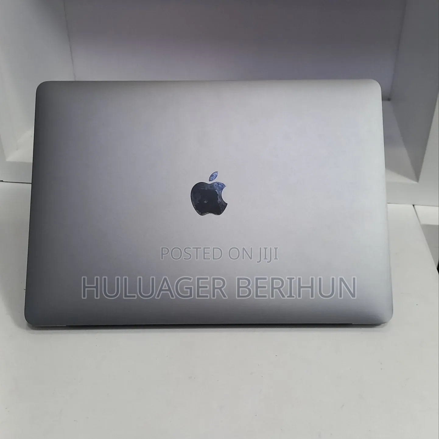 New Laptop Apple MacBook Pro 2020 M1 8GB Apple M1 SSD 256GB