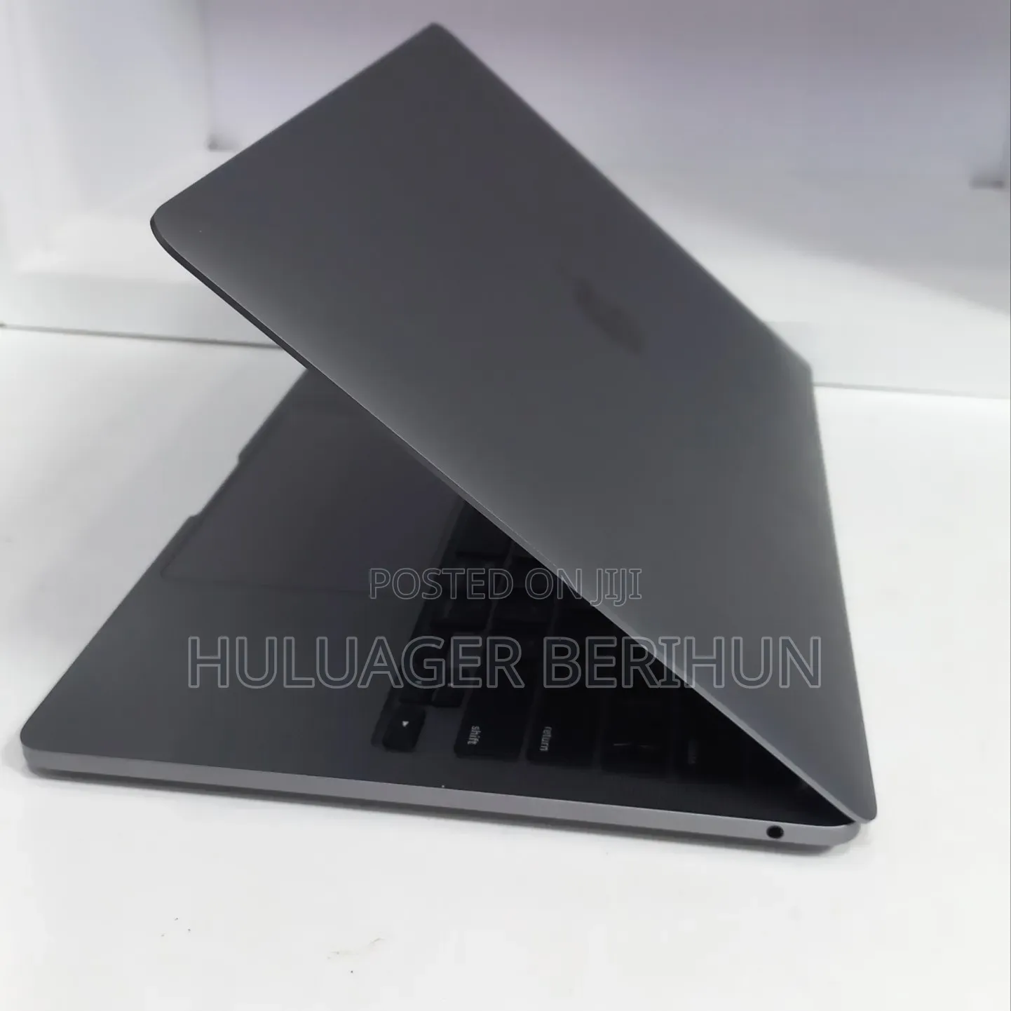 New Laptop Apple MacBook Pro 2020 M1 8GB Apple M1 SSD 256GB