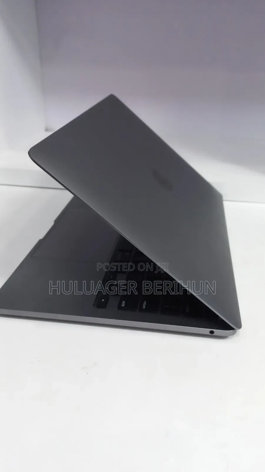 New Laptop Apple MacBook Pro 2020 M1 8GB Apple M1 SSD 256GB