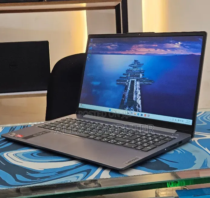 New Laptop Lenovo 16GB AMD Ryzen 5 SSD 512GB