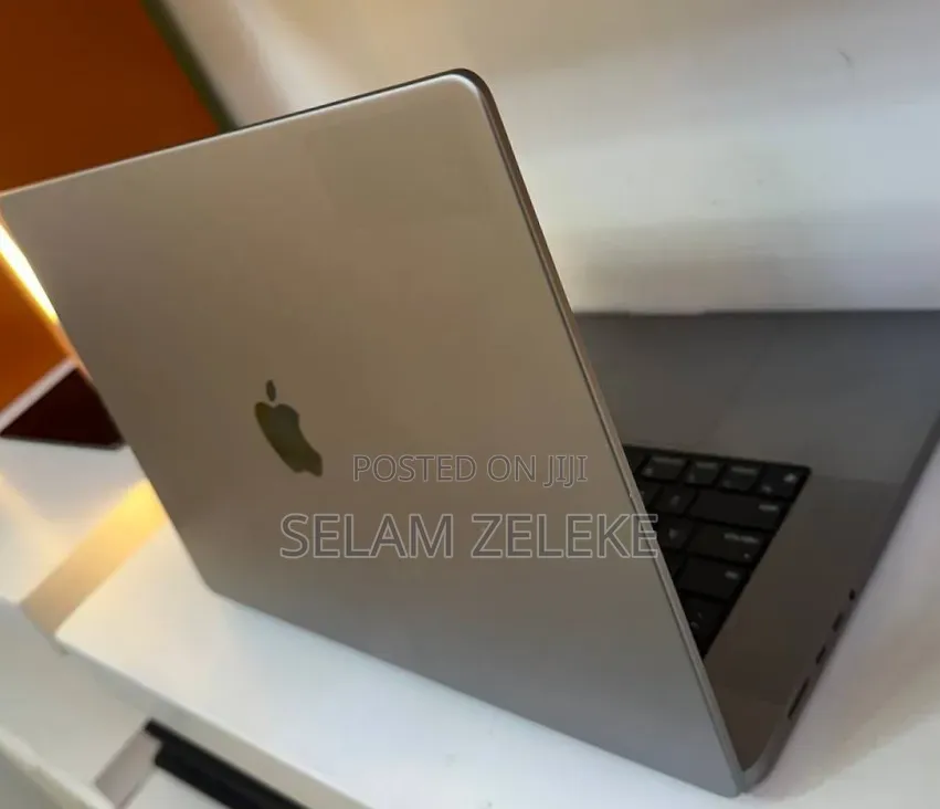 New Laptop Apple MacBook Pro 32GB Apple M1 Pro SSD 512GB