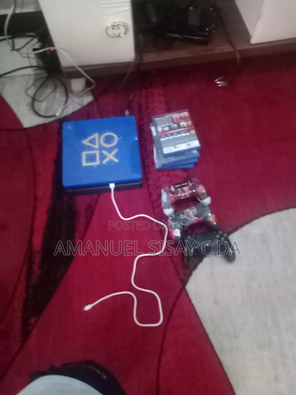 Ps4 With 3 Controllers and 5 Games አስቸኳይ