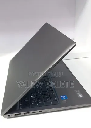 New Laptop HP ZBook Firefly G8 16GB Intel Core i7 SSD 512GB