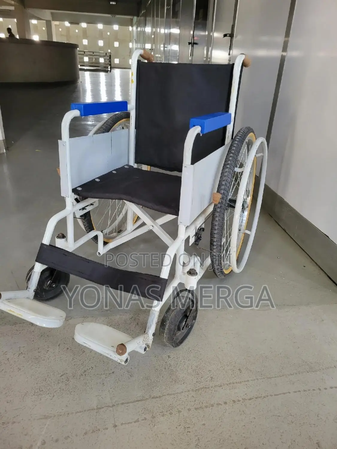Normal wheelchair尤冷Seating
Generously Sized of 51cm Width Seat