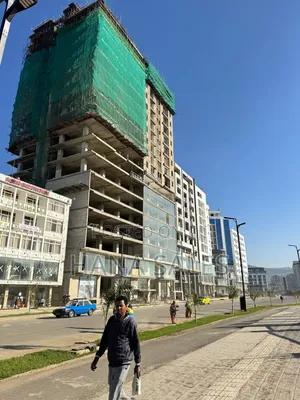 ሱቆችን በተለያዩ የካሬ አማራጮች እየሸጥን እንገኛለን