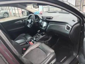 Nissan Qashqai 2017 Black