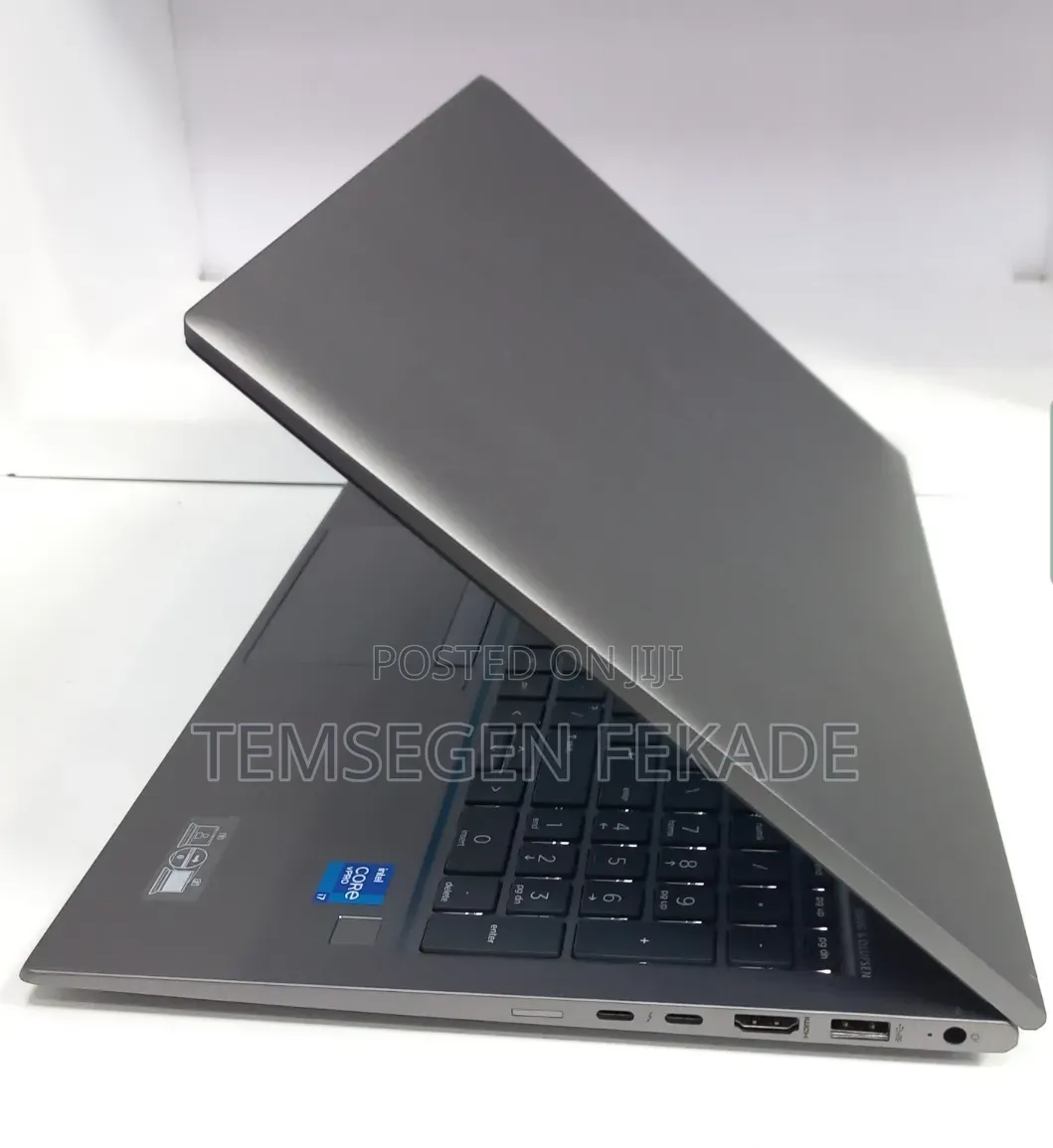New Laptop HP ZBook Firefly G8 16GB Intel Core i7 SSD 512GB