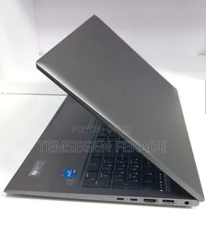 New Laptop HP ZBook Firefly G8 16GB Intel Core i7 SSD 512GB