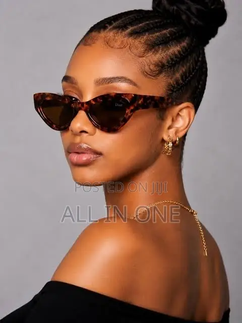Traingular Tortishell Cateye With Brown Lens