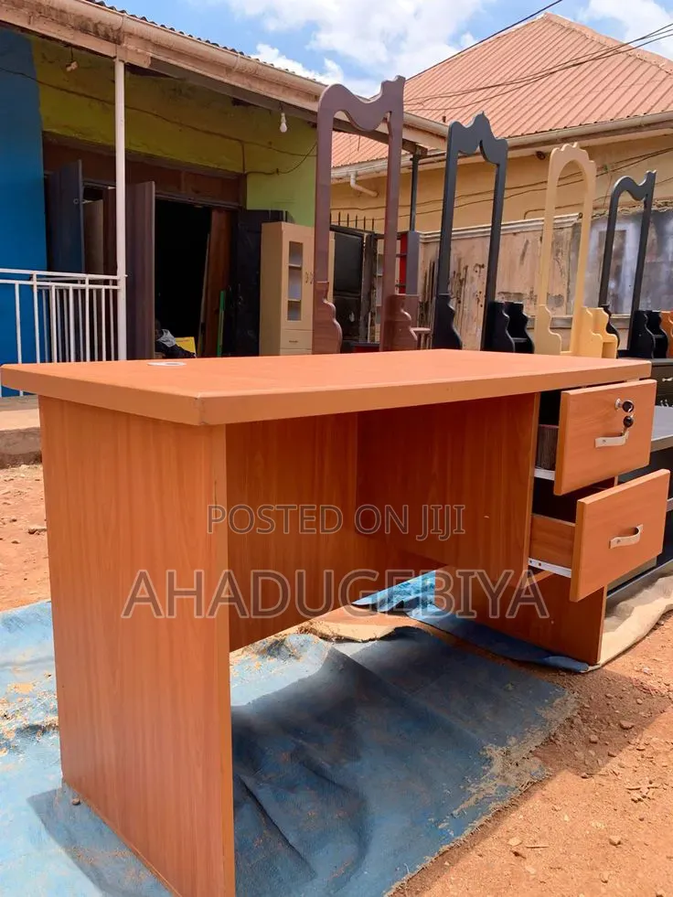 Modern Office Table for Sale - Tafo