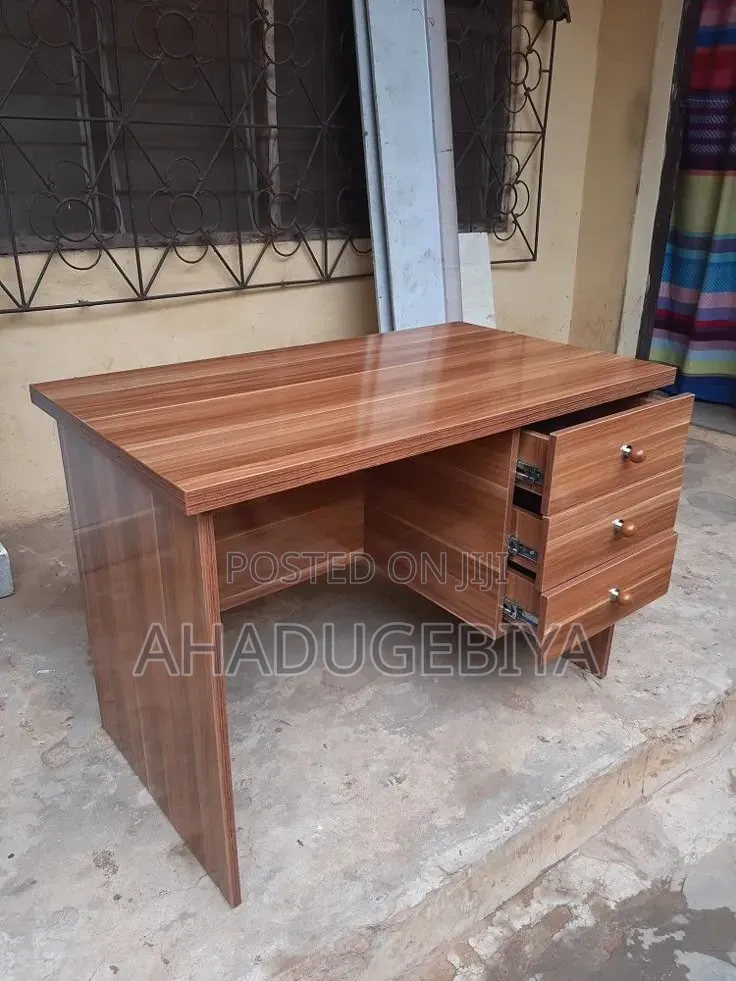 Modern Office Table for Sale - Tafo