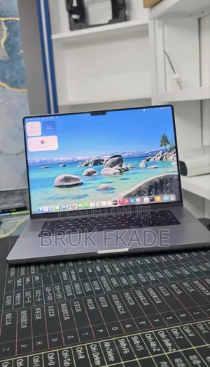New Laptop Apple MacBook Pro 2021 M1 16GB Apple M1 Pro SSD 512GB