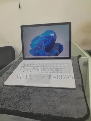 New Laptop Microsoft Surface Book 8GB Intel Core i5 SSD 256GB