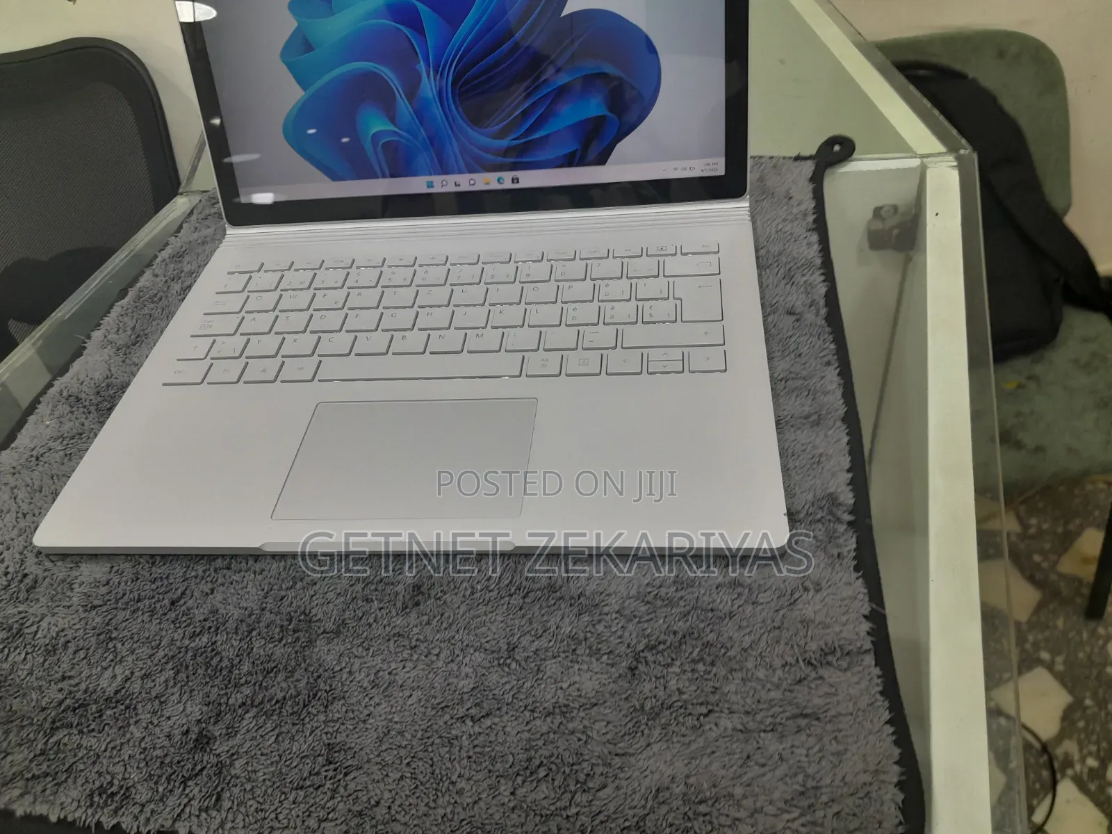 New Laptop Microsoft Surface Book 8GB Intel Core i5 SSD 256GB