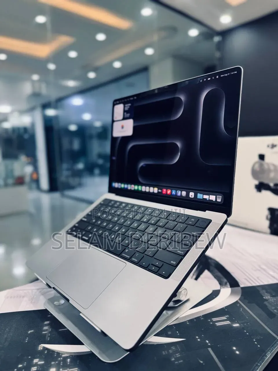 New Laptop Apple MacBook Pro 2021 M1 16GB Apple M1 Pro SSD 512GB