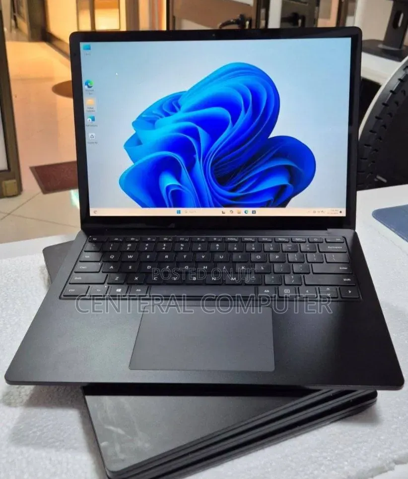 New Laptop Microsoft Surface Laptop 3 8GB Intel Core i5 SSD 256GB