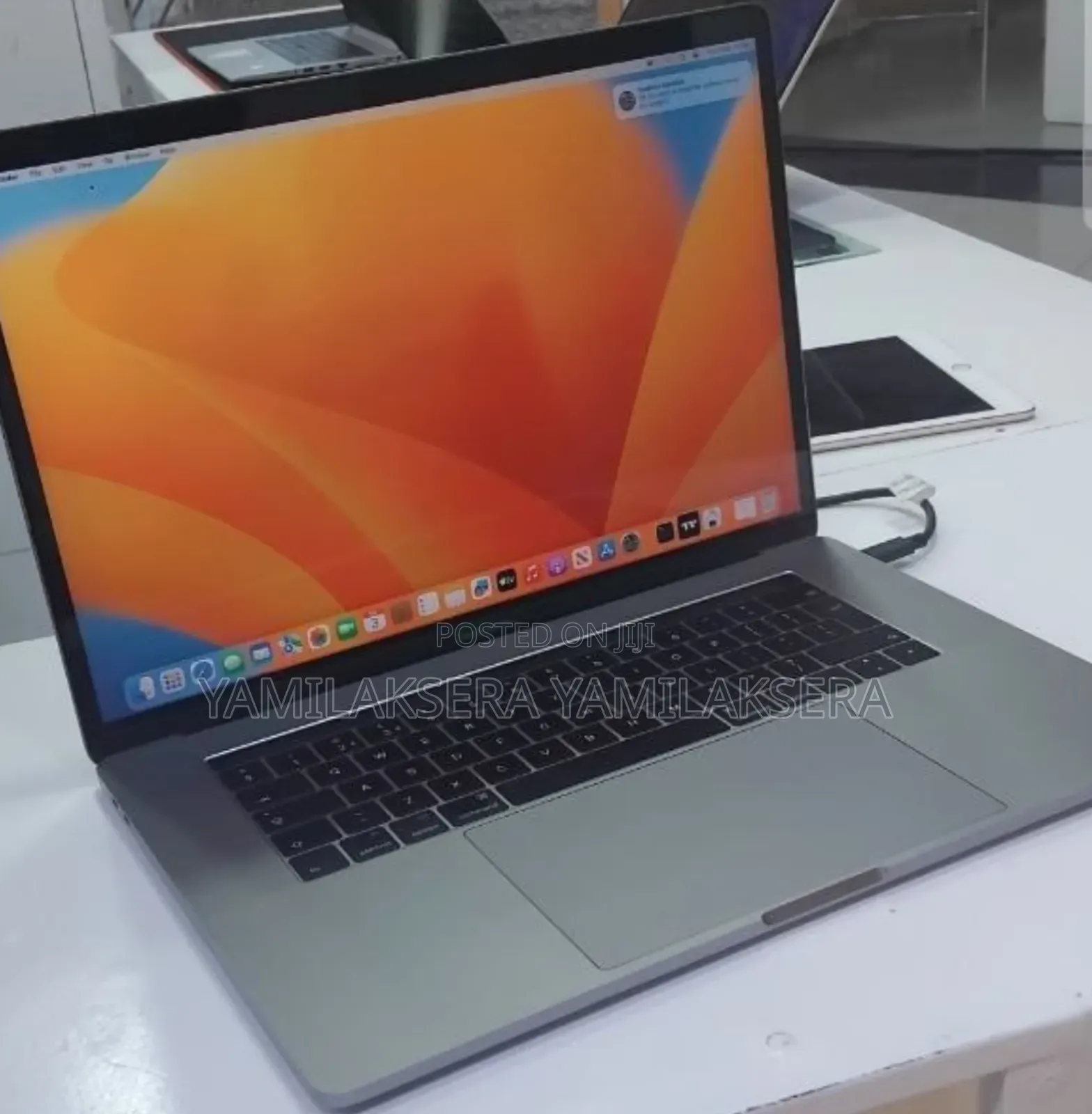 New Laptop Apple MacBook Pro 2017 16GB Intel Core i7 SSD 512GB