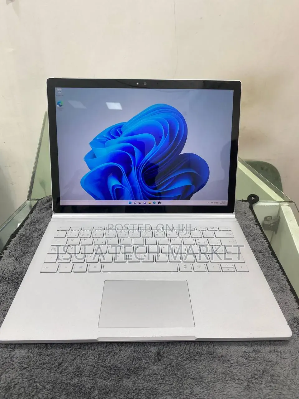 New Laptop Microsoft Surface 8GB Intel Core i5 SSD 128GB