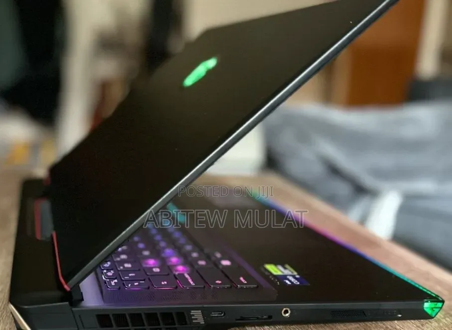 New Laptop MSI Raider GE68HX 13VI-202US 32GB Intel Core i9 SSD 1T