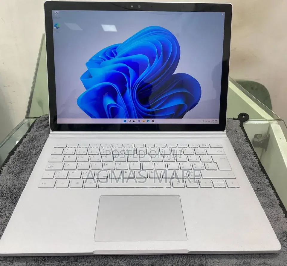 New Laptop Microsoft Surface Book 8GB Intel Core i5 SSD 128GB