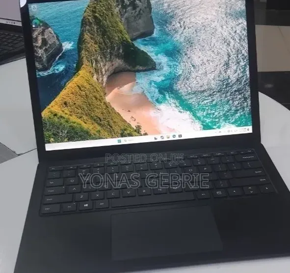 New Laptop Microsoft Surface 8GB Intel Core i5 SSD 256GB
