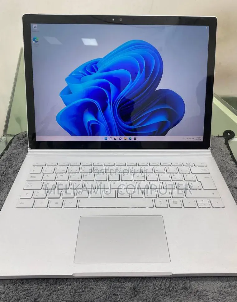 New Laptop Microsoft Surface Book 8GB Intel Core i5 SSD 128GB