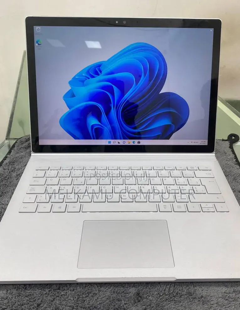 New Laptop Microsoft Surface Book 8GB Intel Core i5 SSD 128GB