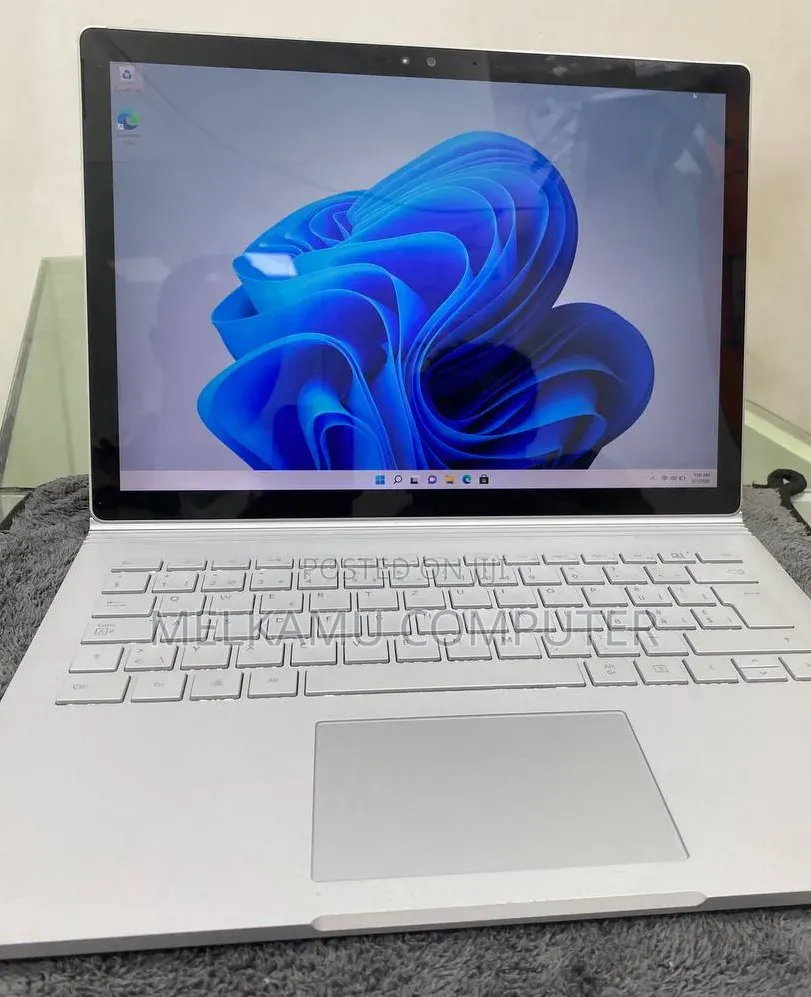 New Laptop Microsoft Surface Book 8GB Intel Core i5 SSD 128GB
