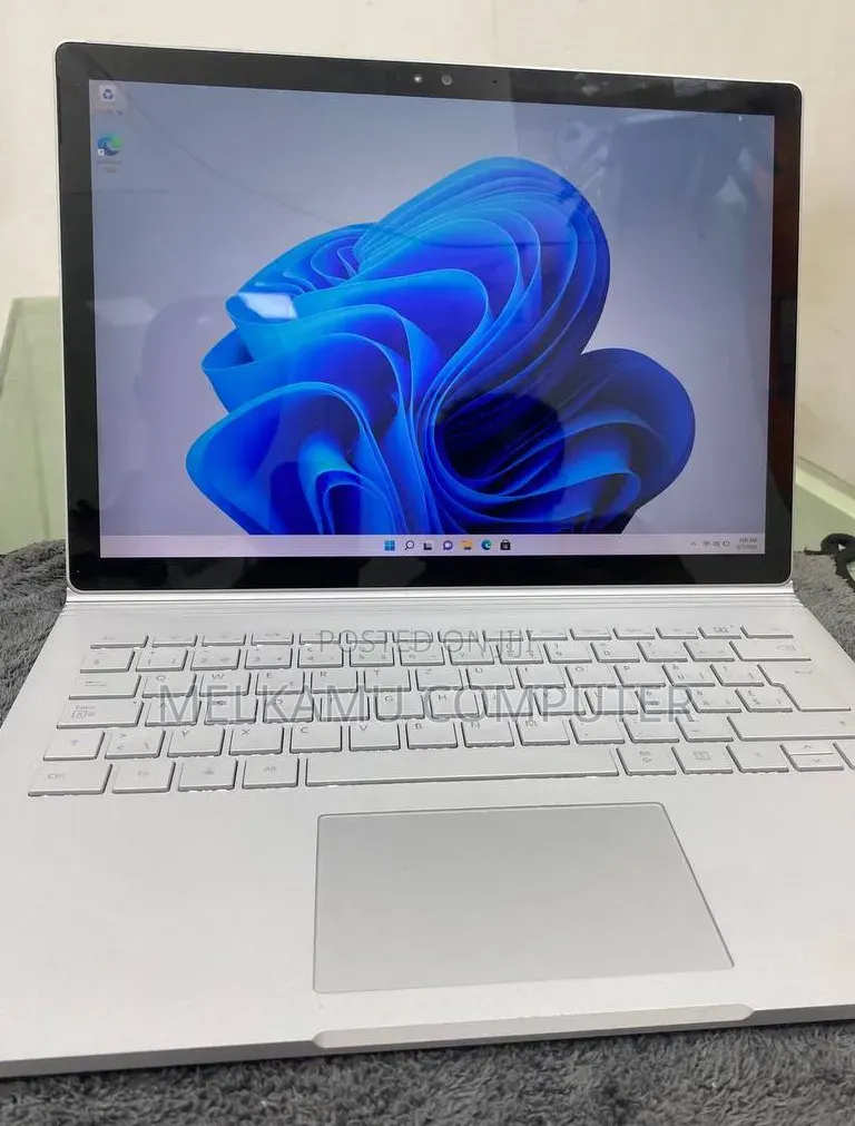 New Laptop Microsoft Surface Book 8GB Intel Core i5 SSD 128GB